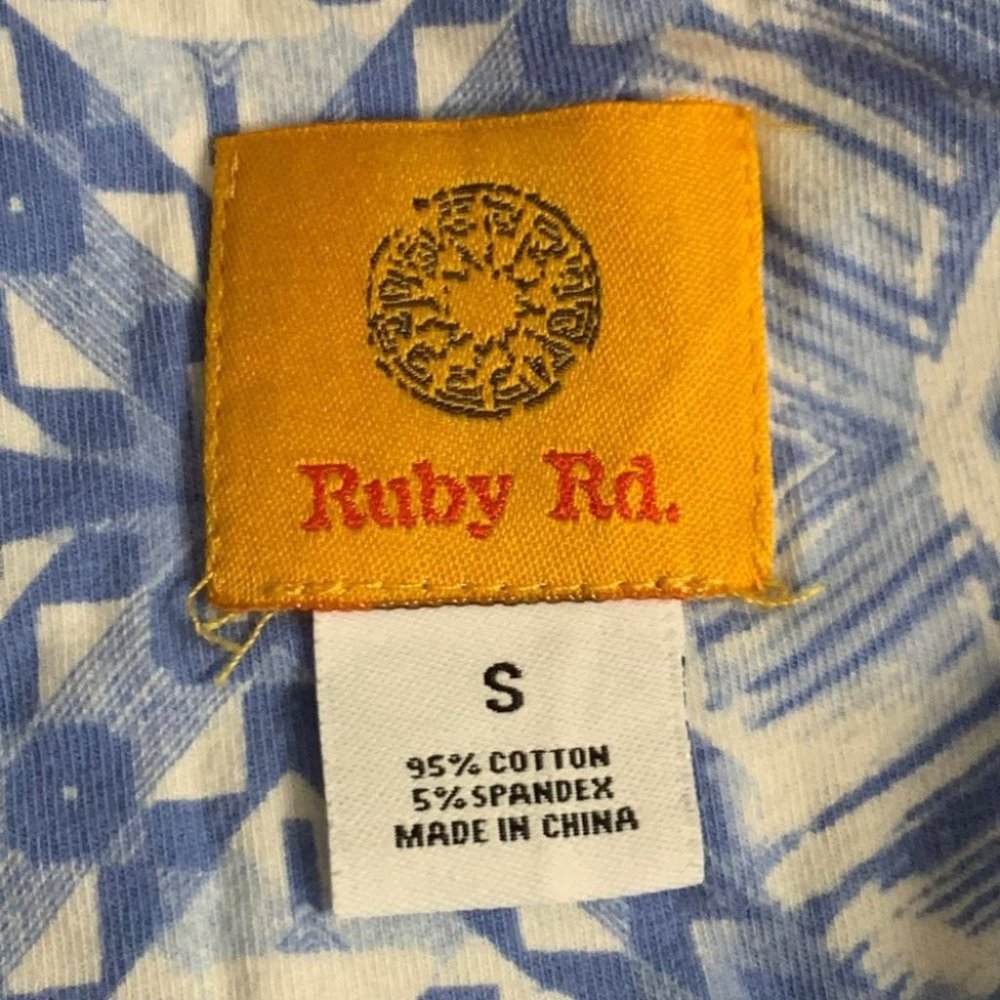 Women’s Ruby Rd. Geometric Blouse - Picture 6 of 7